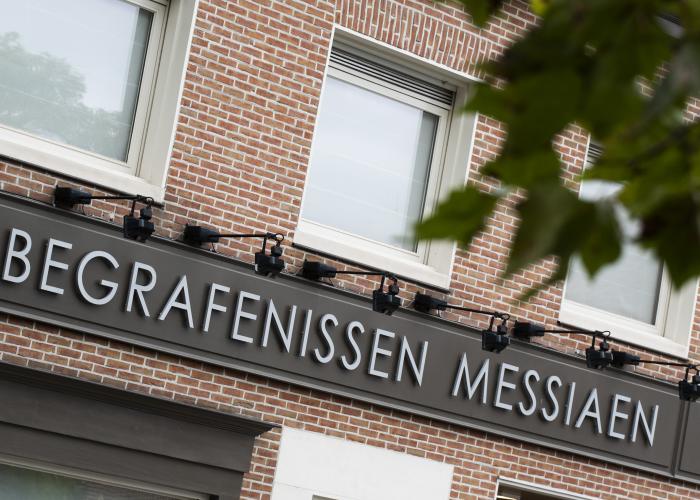 Messiaen- Funerarium Oostrozebeke